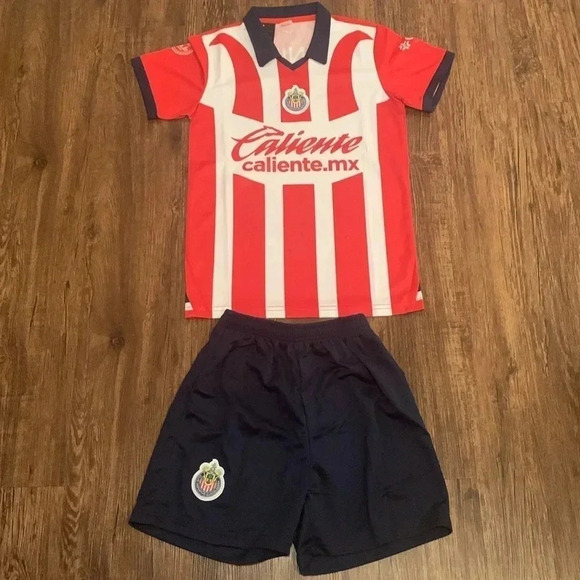 Club Guadalajara Las Chivas Home Soccer Jersey & Shorts Set Youth 2023-24 NWT - Picture 1 of 8